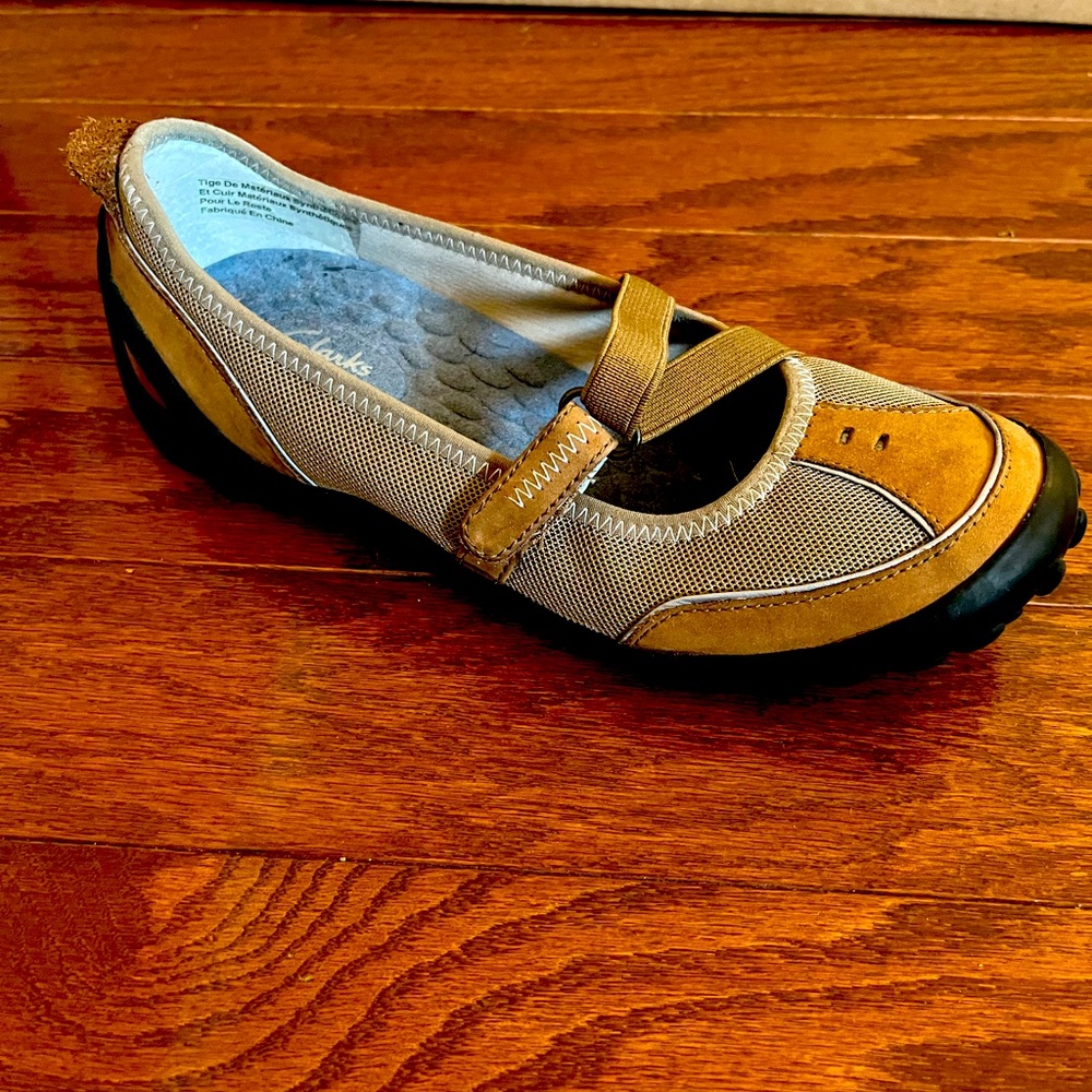 Clarks Privo Tan Flats
